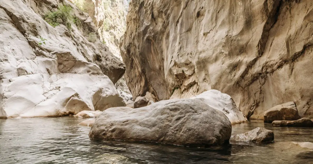 Comment choisir l'équipement pour le canyoning en toute sécurité