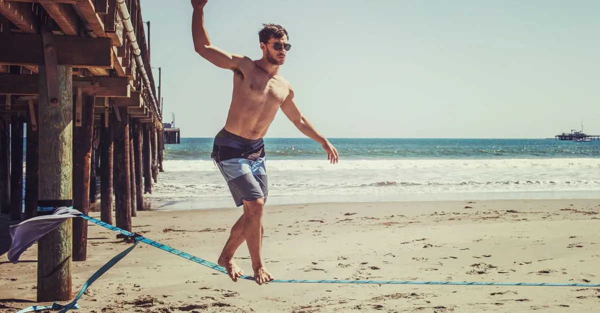 Guide essentiel pour débuter en slackline en toute sécurité